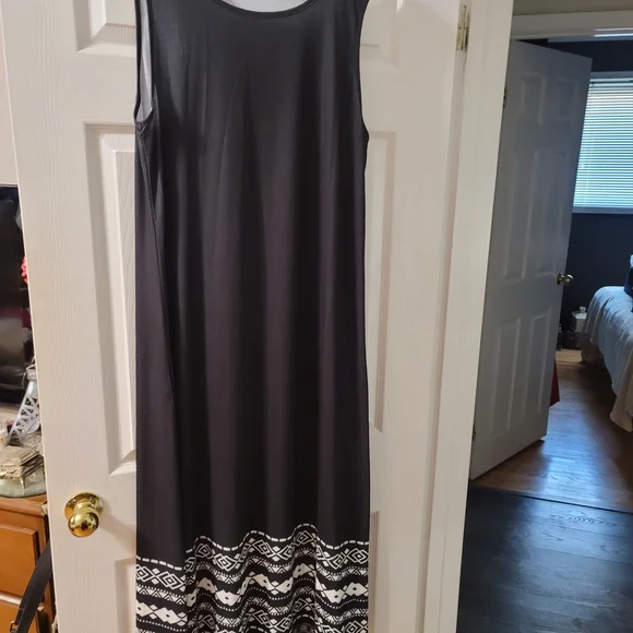 Chic Black and White Maxi Dress - Picture 7 of 7